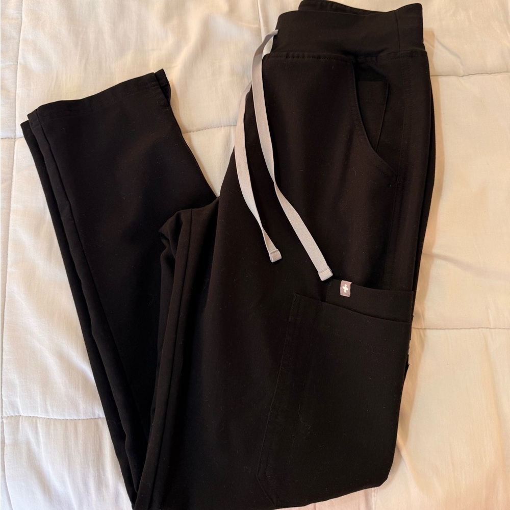 Figs Women's Black yola scrub pants